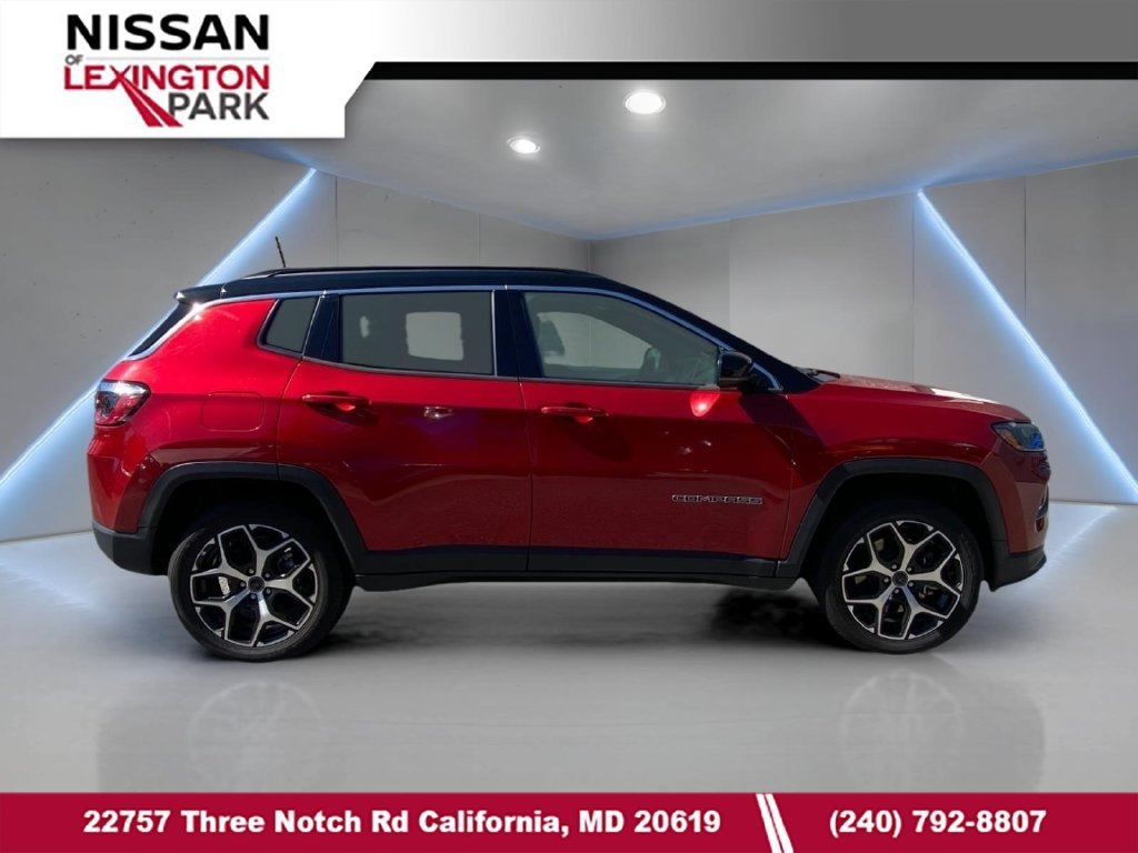 Used 2025 Jeep Compass Limited AWD/4WD image 2