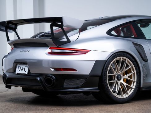 Used 2018 Porsche 911 GT2 RS w/ Weissach Package RWD image 15