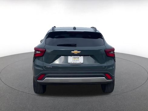 Used 2025 Chevrolet Trax LT w/ LT Convenience Package image 12