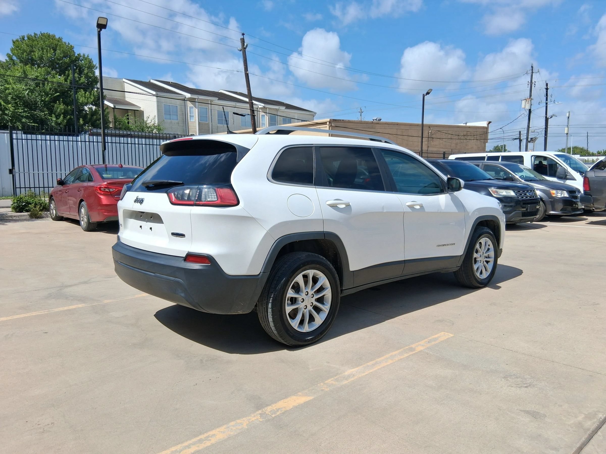 Used 2019 Jeep Cherokee Latitude w/ Popular Appearance Group AWD/4WD image 11