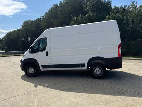 Used 2025 RAM ProMaster 2500 w/ Convenience Group FWD image 18