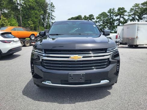 Used 2022 Chevrolet Suburban LT w/ LT Signature Package AWD/4WD image 2