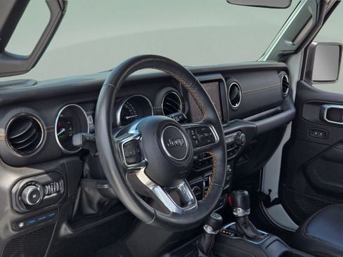 Used 2022 Jeep Wrangler Unlimited Sahara AWD/4WD image 13