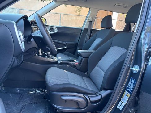 Used 2025 Kia Soul LX w/ LX Technology Package image 22