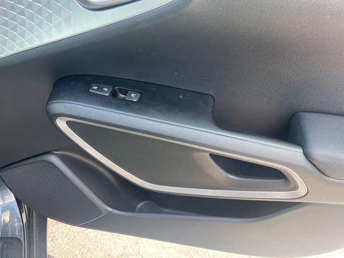 Used 2025 Kia Soul LX w/ LX Technology Package FWD image 12