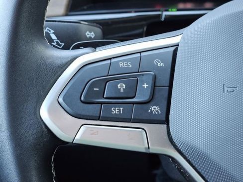 Used 2025 Volkswagen Atlas SE FWD image 17