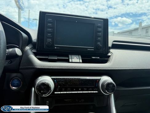 Used 2020 Toyota RAV4 XLE AWD/4WD image 24