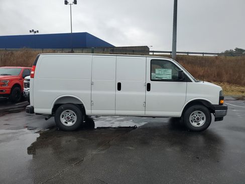 New 2025 GMC Savana 2500 w/ Driver Convenience Package image 3