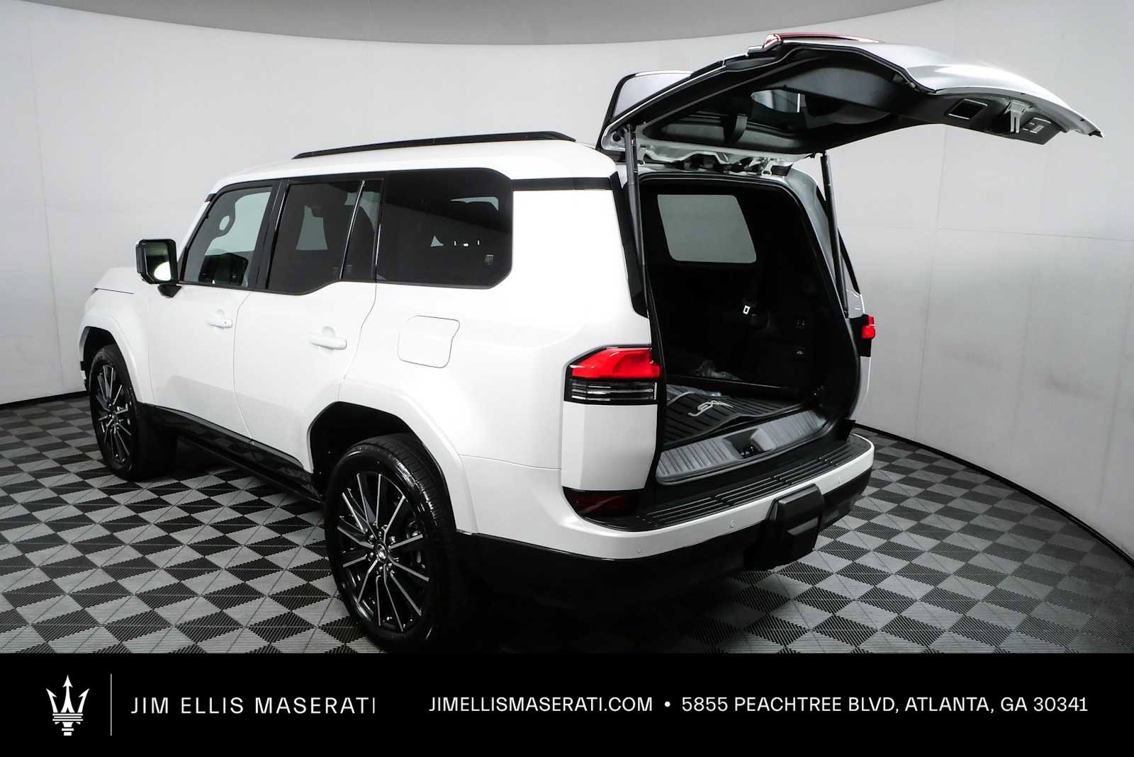Used 2025 Lexus GX 550 w/ Accessory Package (2T) AWD/4WD image 37
