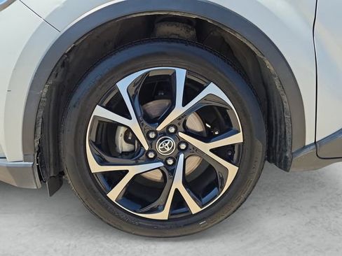 Used 2021 Toyota C-HR XLE FWD image 23