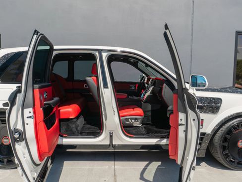 Used 2026 Rolls-Royce Cullinan AWD/4WD image 14