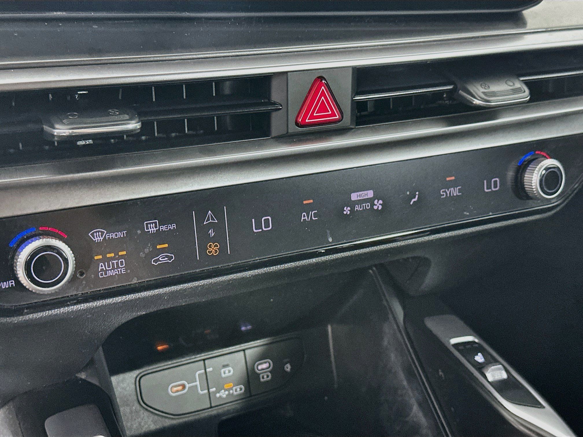 Used 2025 Kia Sorento S w/ Panoramic Sunroof Package FWD image 24