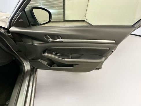Used 2023 Nissan Altima 2.5 SV FWD image 32