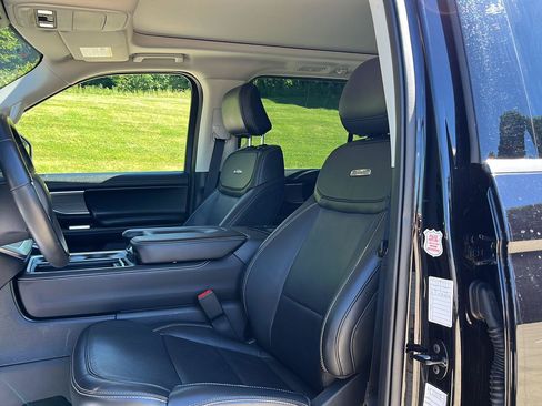Used 2025 Ford Expedition Platinum AWD/4WD image 16