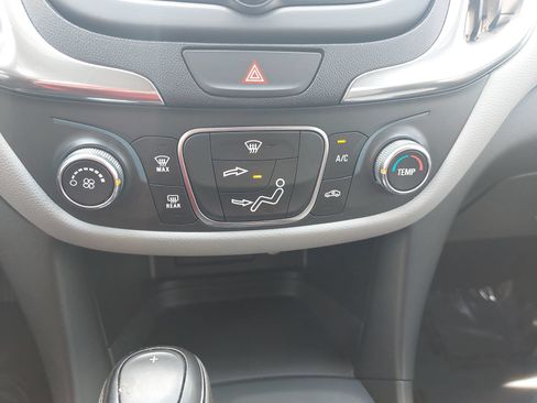 Used 2020 Chevrolet Equinox LS w/ LS Convenience Package FWD image 23