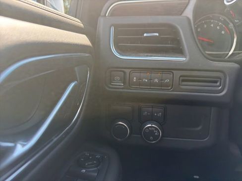 Used 2021 Chevrolet Suburban LT image 12