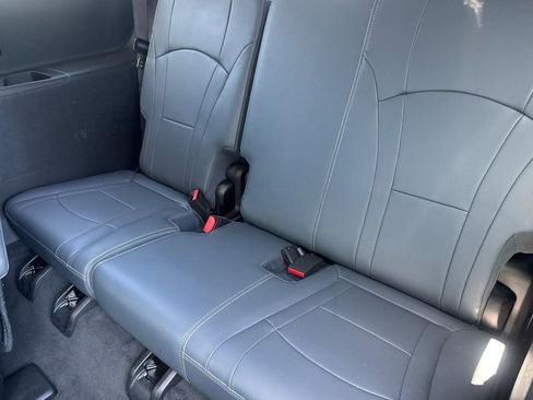 Used 2019 Buick Enclave Premium AWD/4WD image 32
