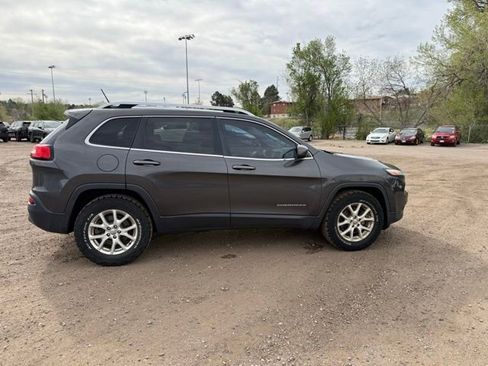 Used 2014 Jeep Cherokee Latitude AWD/4WD image 6