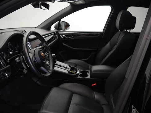 Certified 2023 Porsche Macan Turbo AWD/4WD image 5