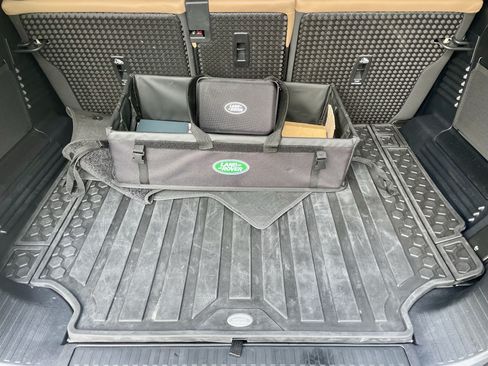 Certified 2025 Land Rover Defender 110 X-Dynamic SE AWD/4WD image 34