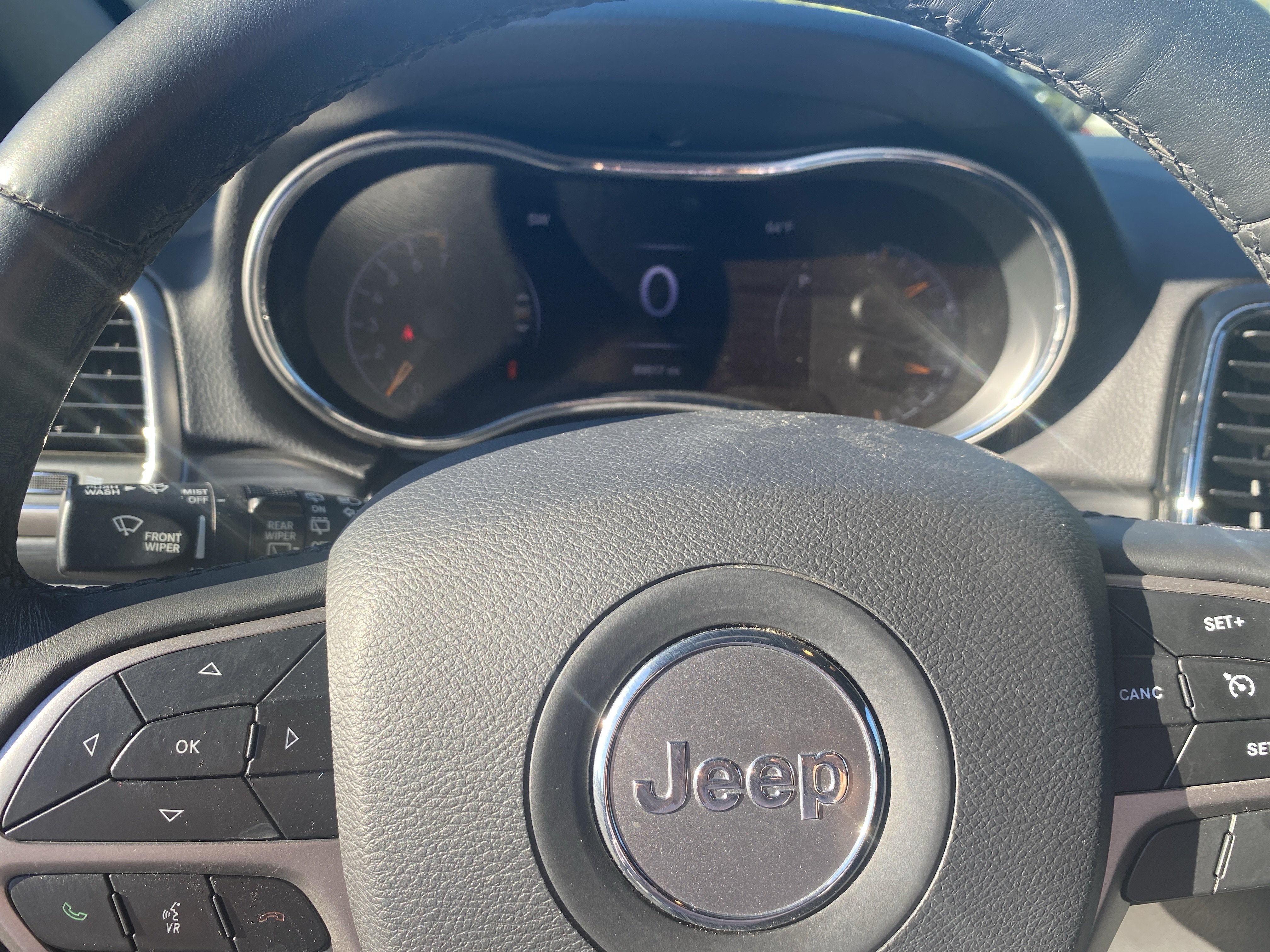 Used 2019 Jeep Grand Cherokee Altitude AWD/4WD image 10