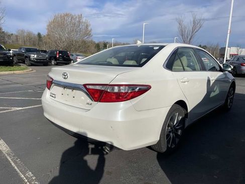 Used 2017 Toyota Camry XLE w/ Moonroof Package image 5