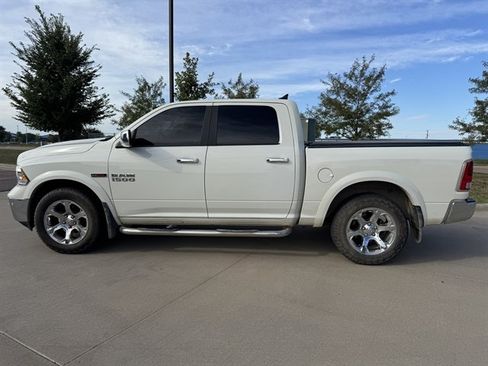 Used 2017 RAM 1500 Laramie w/ Convenience Group AWD/4WD image 6