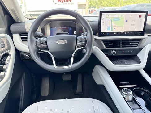 Used 2025 Ford Explorer Platinum w/ Ultimate Package AWD/4WD image 17