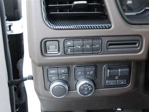 Used 2021 GMC Yukon SLT w/ SLT Luxury Plus Package AWD/4WD image 33
