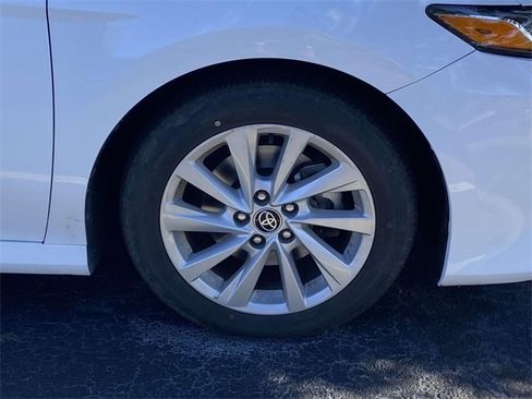 Used 2022 Toyota Camry LE image 7