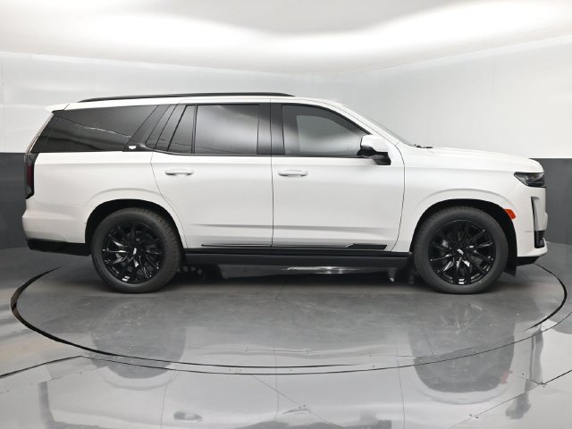 Used 2023 Cadillac Escalade Sport Platinum w/ LPO, ONYX Package AWD/4WD image 2