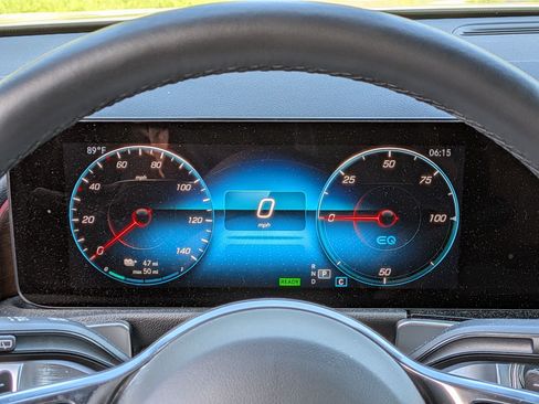 Used 2023 Mercedes-Benz EQB 300 4MATIC image 17