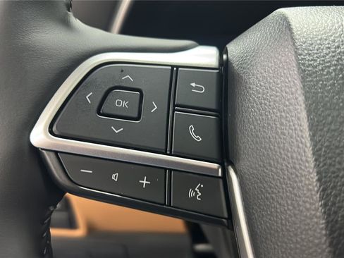 New 2026 Toyota Highlander Platinum image 8