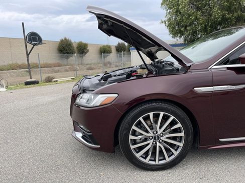 Used 2017 Lincoln Continental Select image 33