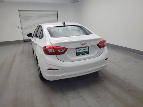 Used 2017 Chevrolet Cruze LS FWD image 6