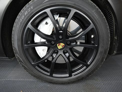 Used 2019 Porsche Cayenne Turbo w/ Sportdesign Package image 45