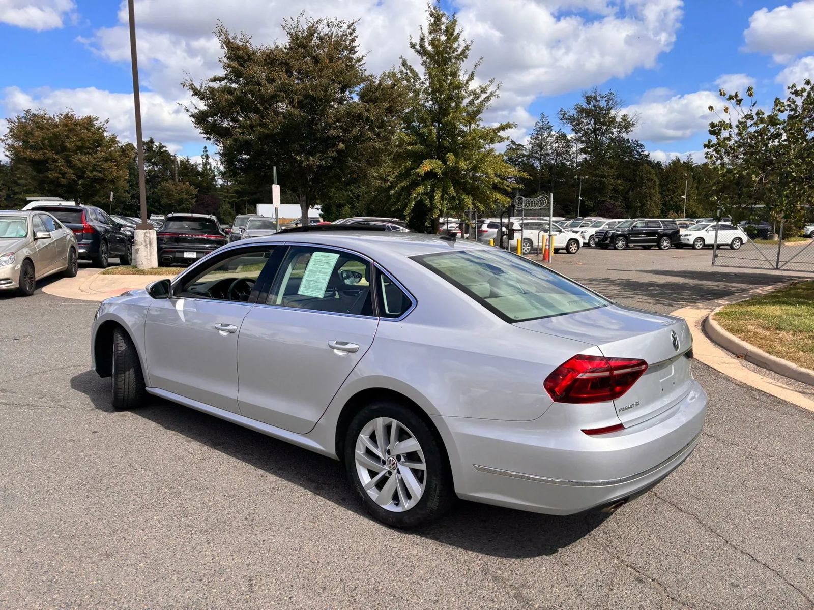 Used 2018 Volkswagen Passat 2.0T SE FWD image 33