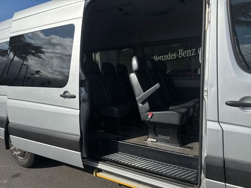 Used 2017 Mercedes-Benz Sprinter 2500 image 8