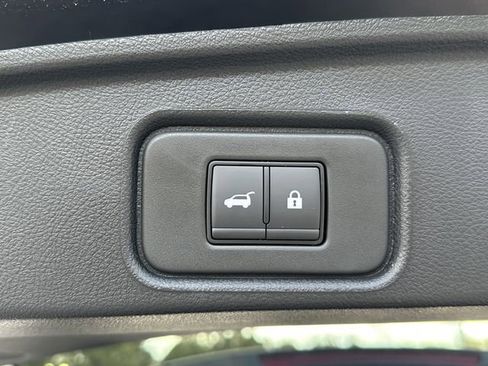 New 2026 Nissan Pathfinder SL FWD image 9