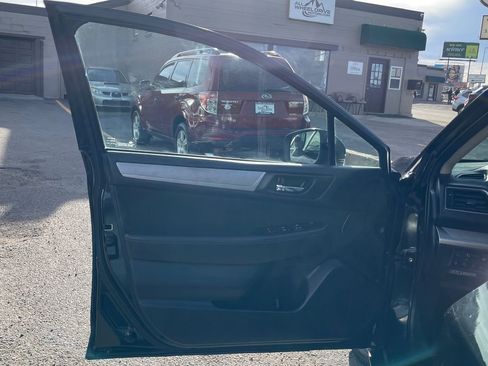 Used 2019 Subaru Outback 2.5i Premium image 10