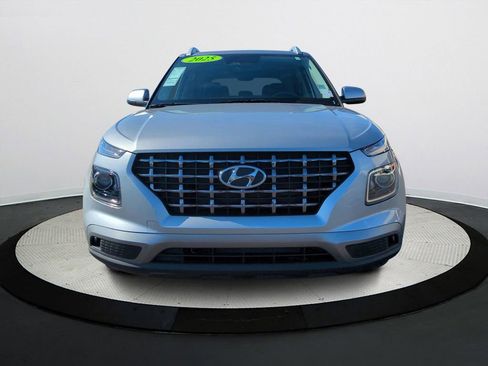 Used 2025 Hyundai Venue SEL image 8