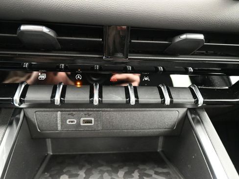 New 2026 GMC Canyon Elevation w/ Convenience Package image 16