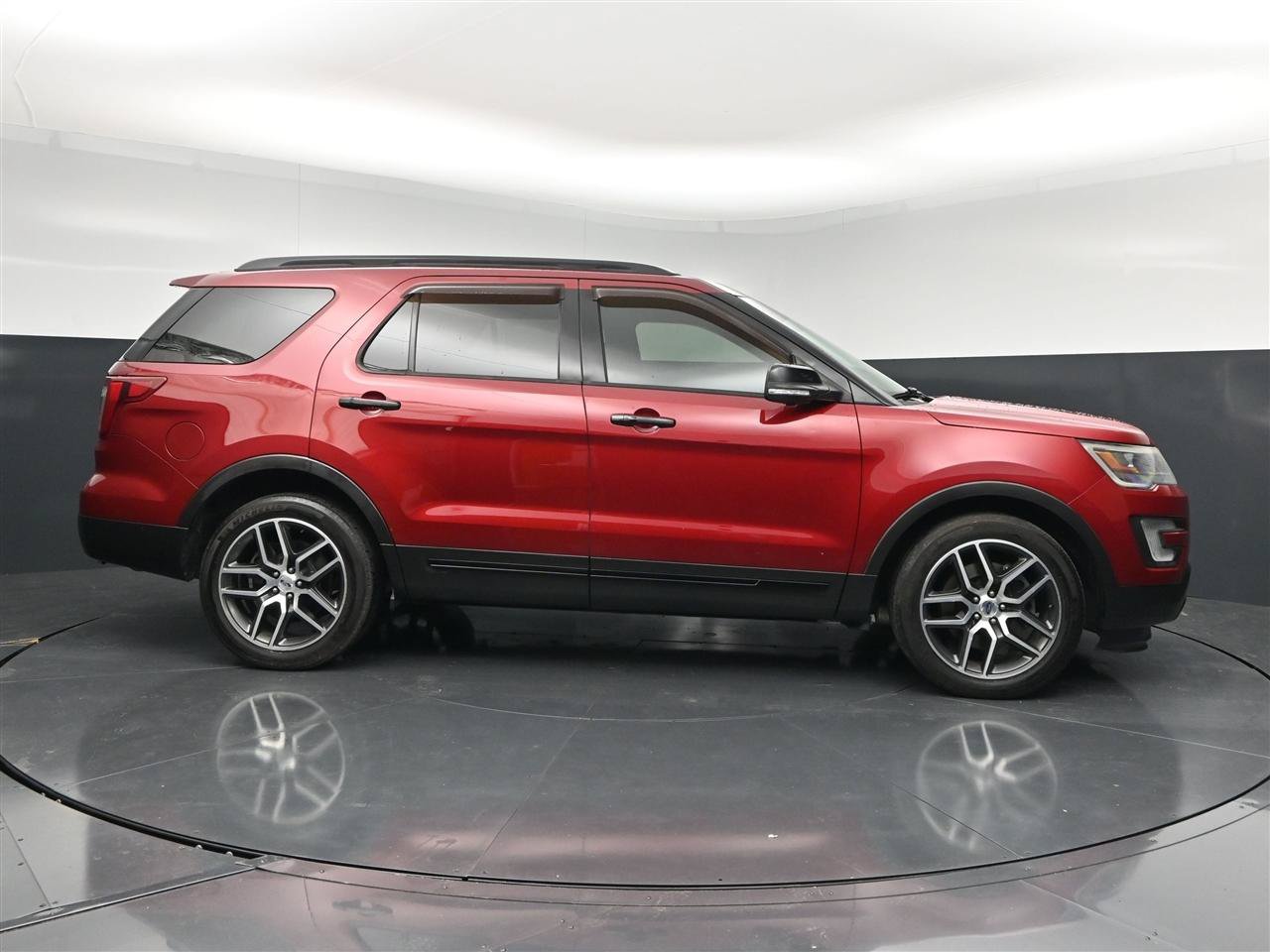 Used 2017 Ford Explorer Sport w/ Equipment Group 401A AWD/4WD image 4