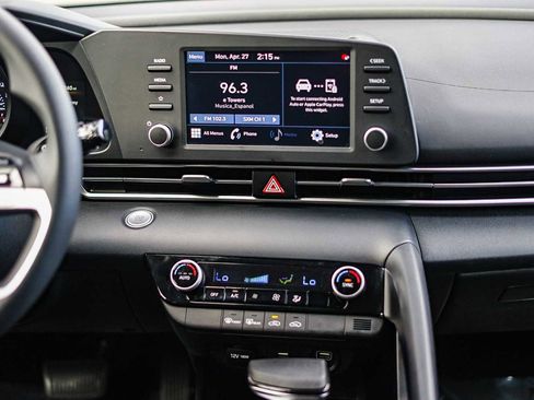 Used 2022 Hyundai Elantra SEL FWD image 13