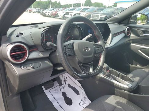 Used 2024 Chevrolet Trax RS FWD image 8