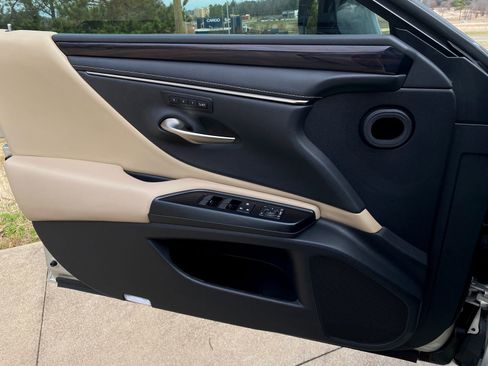 Used 2020 Lexus ES 350 w/ Premium Package image 26