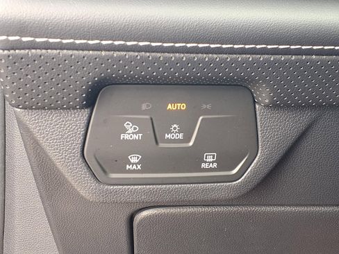 Used 2024 Volkswagen Atlas SE FWD image 6