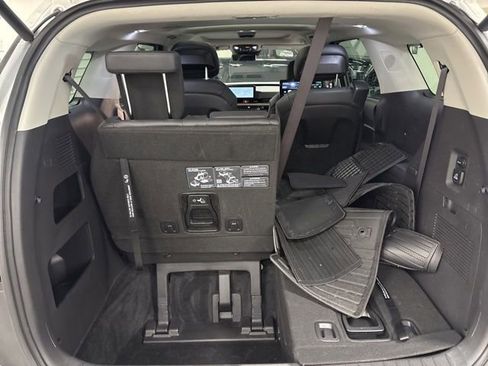 Used 2025 Kia Carnival SX Prestige FWD image 4