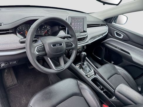 Used 2022 Jeep Compass Latitude FWD image 7