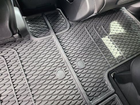 New 2025 Chrysler Pacifica Select image 9